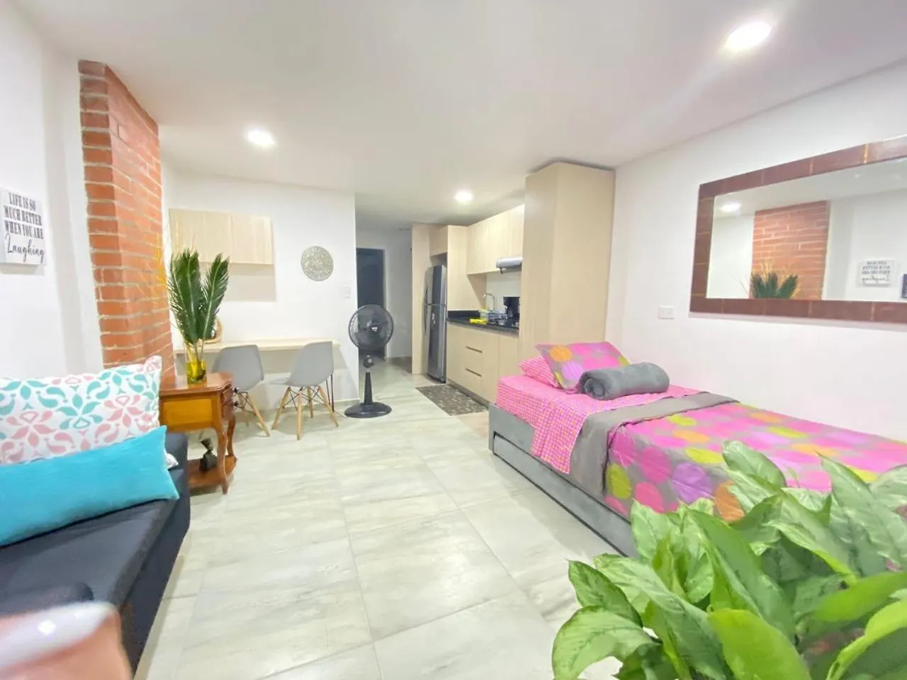 Aparta Estudio Moderno Y Acogedor En El Norte Кали